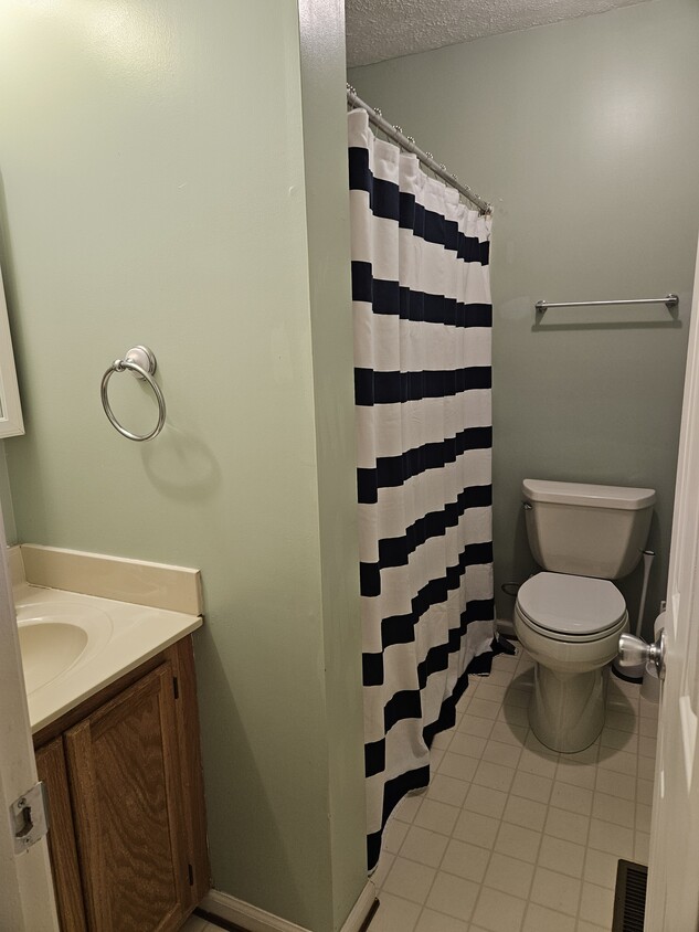 Private bathroom connected to bedroom - 584 Cromwell Ct