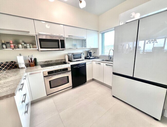 Foto del edificio - 601 NE 36th St