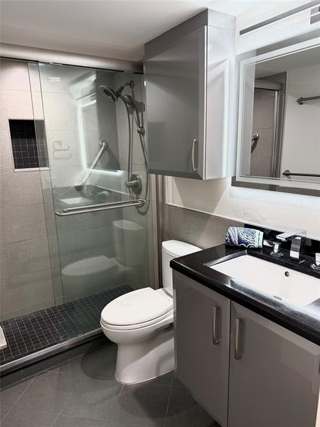 Foto del edificio - 550 Bayshore Dr