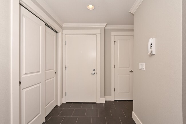 Building Photo - Spacious 2BR/1BA Condo in Great Location (Fremont)