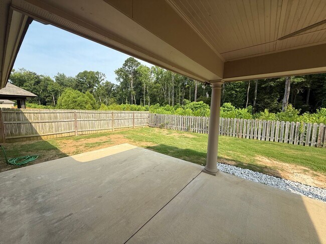 Foto del edificio - ** 3 Bed 2 Bath located in StoneyBrooke Pl...