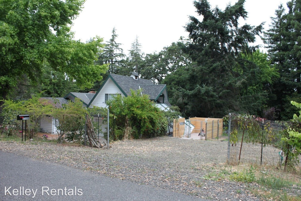 Foto principal - Studio, 1 bath House - 6748-B Rutgers Drive