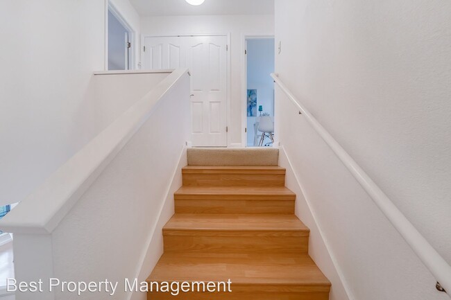 Building Photo - 3 br, 2.5 bath House - 4051 Sunset Terrace