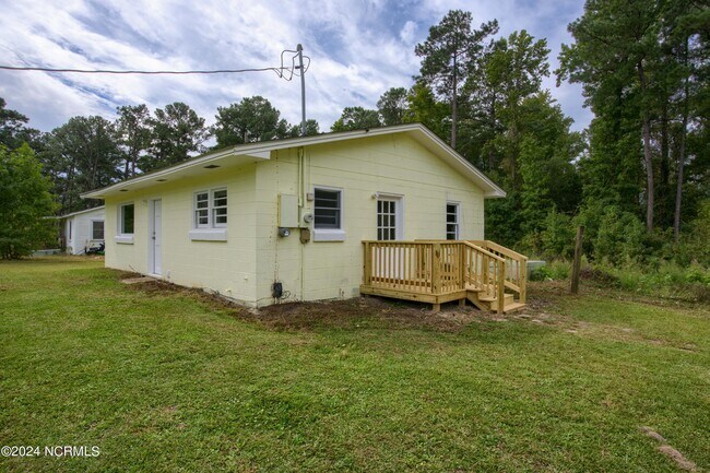 Foto del edificio - 705 Riggs Rd