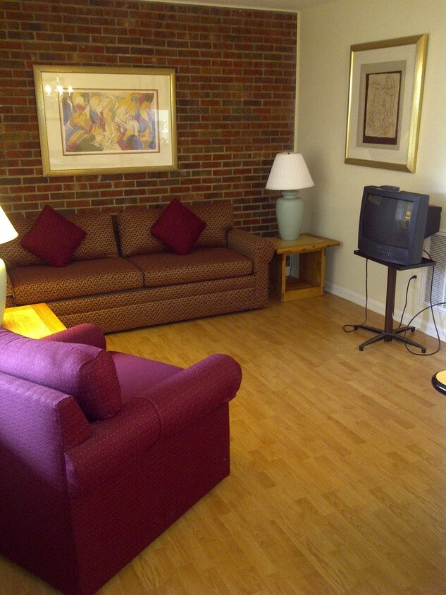 Primary Photo - 807 W Trinity Ave