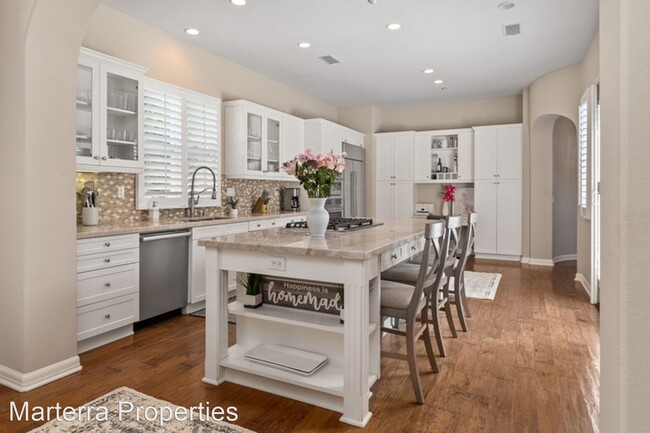 Building Photo - 3 br, 3 bath House - 8263 Santaluz Village...