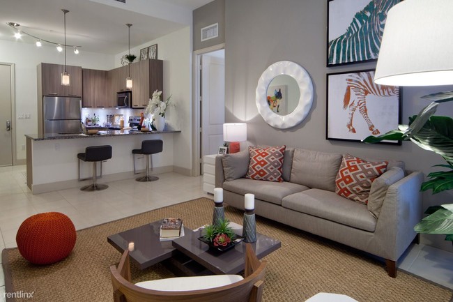 Building Photo - Studio, 1 bath  - 3820 Bird Rd Unit 283