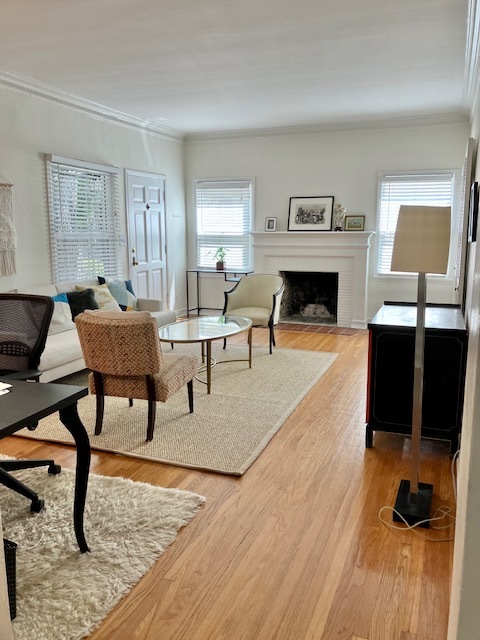 living room (facing front door) - 115 N Harper Ave