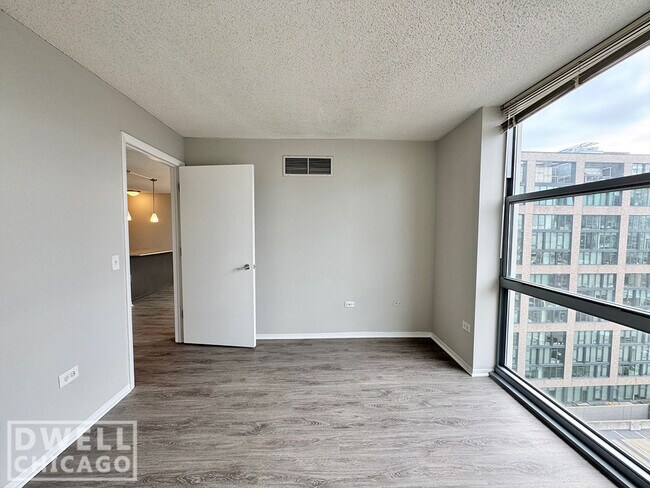 Foto del edificio - 608 W Lake St