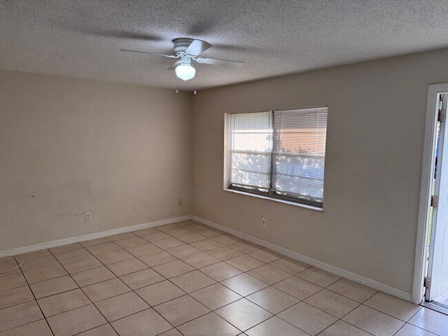 Foto del edificio - 907 Weatherbee Rd, Ft. Pierce, FL