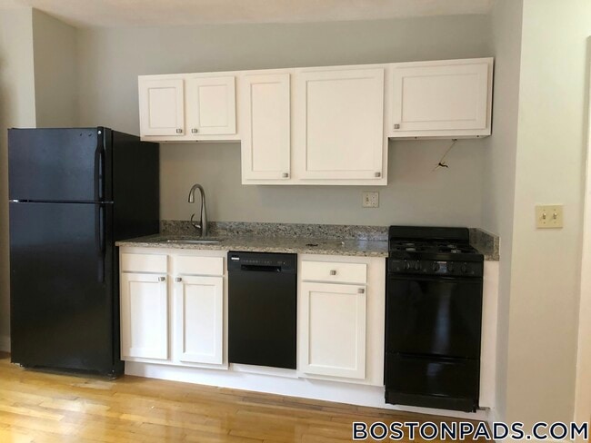 Foto del edificio - 145 Endicott St