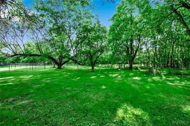 Building Photo - 128 Circle Ln