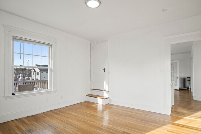Pictures are representative samples of the advertised unit. In some cases, the actual units you tour - 704 Washington St