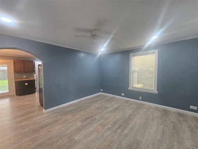 Building Photo - 1905 Oleander