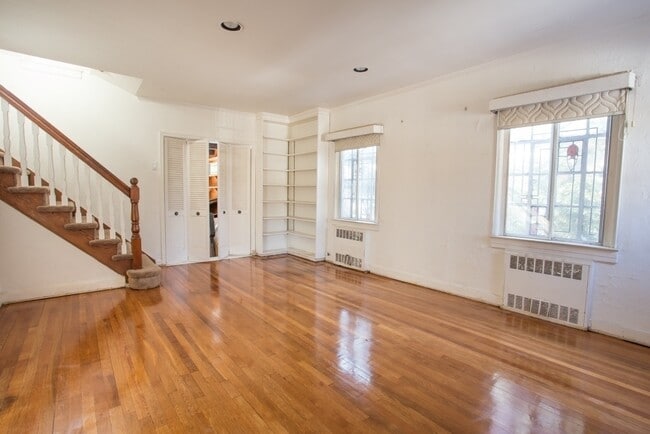 Foto del edificio - 186-18-118 Cambridge Rd