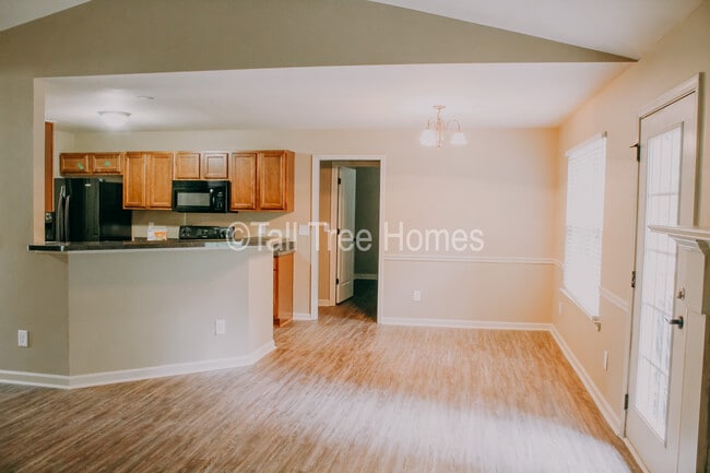 Building Photo - 635 Hope Way