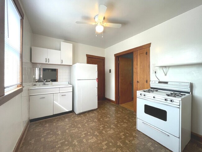 Foto del edificio - 3044 N Lockwood Ave