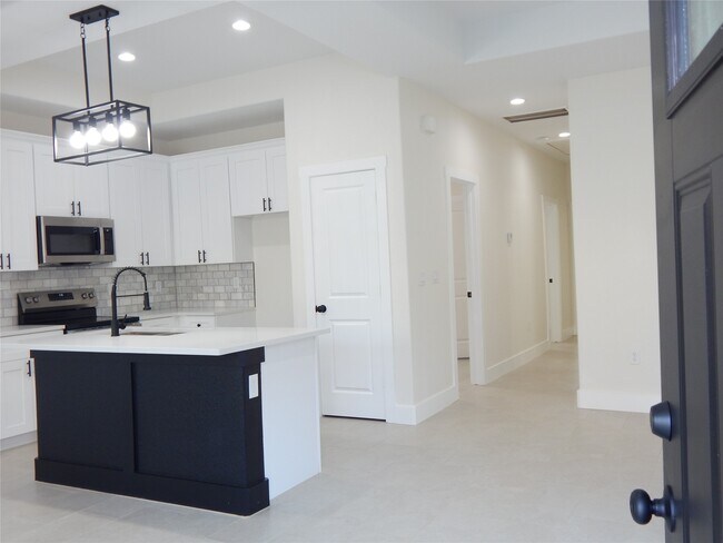 Foto del edificio - 16963 W Juneau St