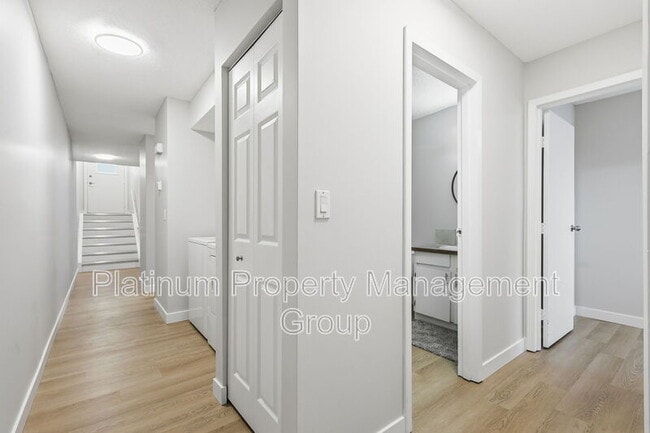 Building Photo - 4809-4852 52 St