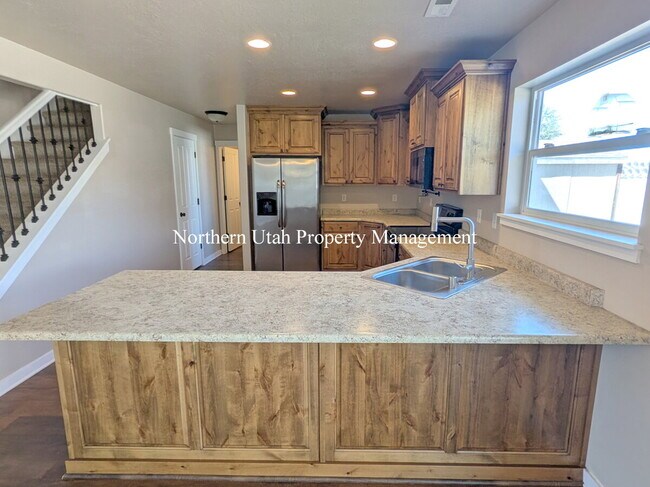 Foto del edificio - 5 Bed 2.5 Bath SFH