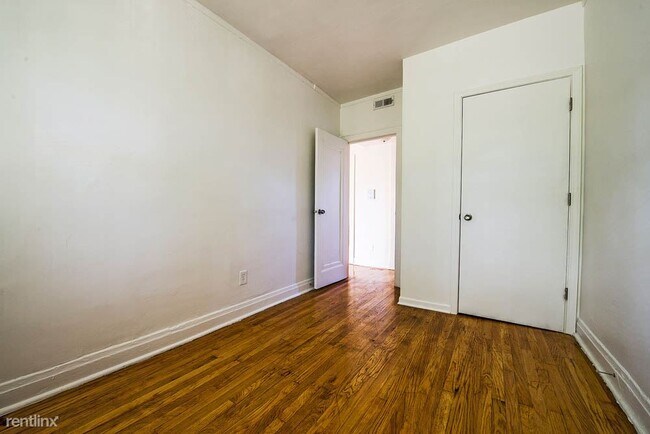 Building Photo - 2 br, 1 bath Apartment - 102 S 17th Ave