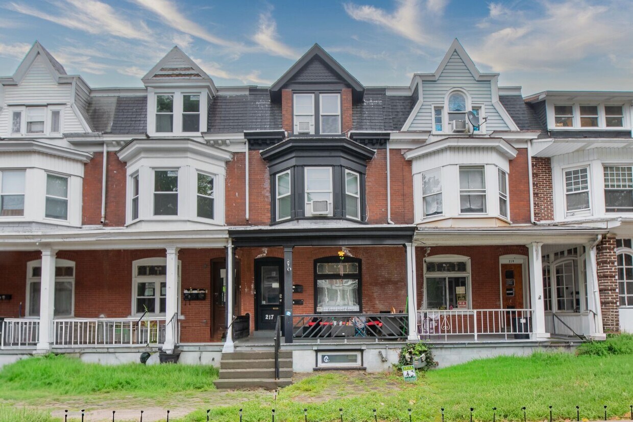 Foto principal - 217 S Madison St