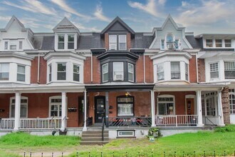 Building Photo - 217 S Madison St
