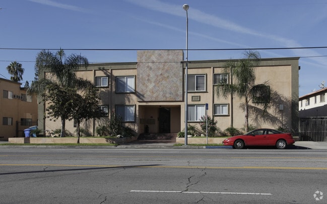 Primary Photo - 5635 Laurel Canyon Blvd