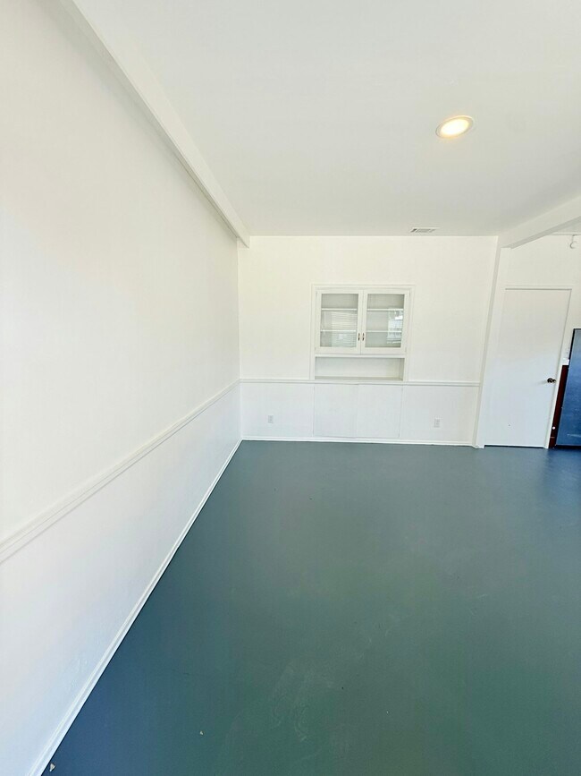 Foto del edificio - 619 W Cypress Ave