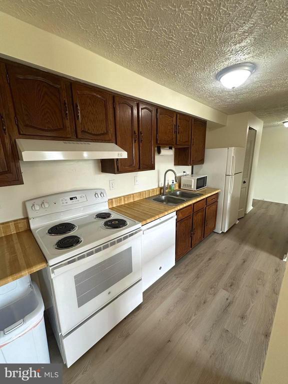 Building Photo - 995L Heather Ridge Dr
