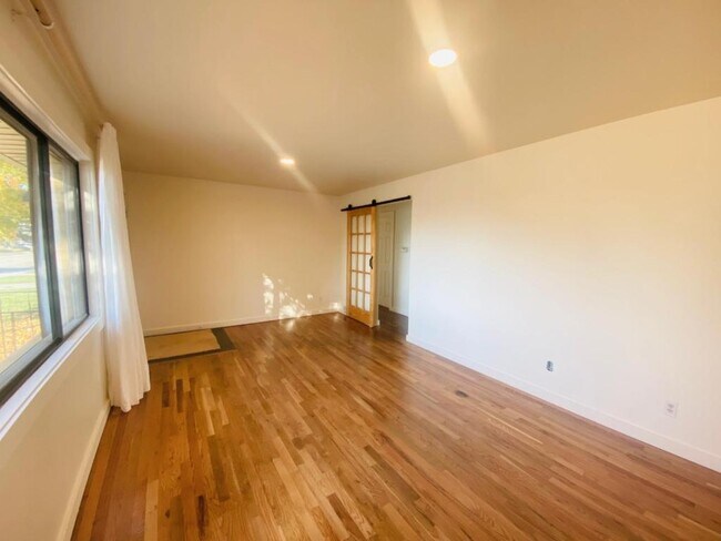 Foto del edificio - 765 E 15th St