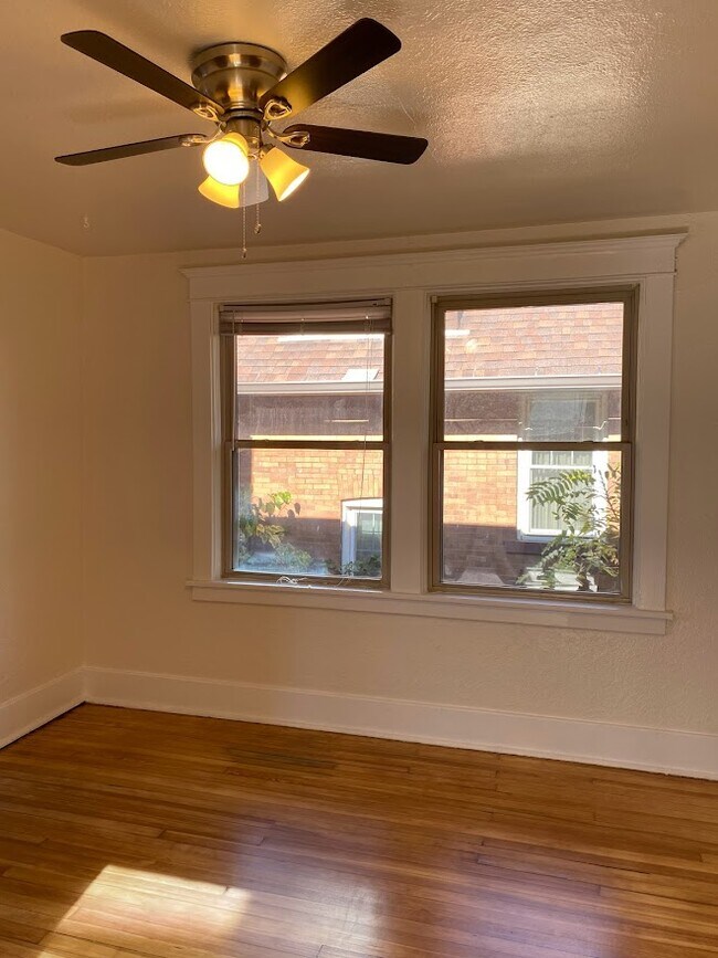 Foto del edificio - 2309 Eldridge St