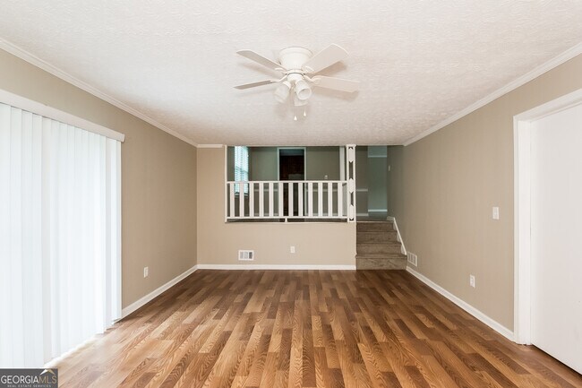 Building Photo - 6664 Heathrow Ln