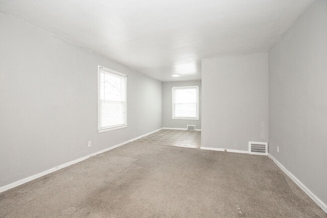 Building Photo - 2 BED 1 BATH BEAUTIFUL SINGLE FAMILY HOME