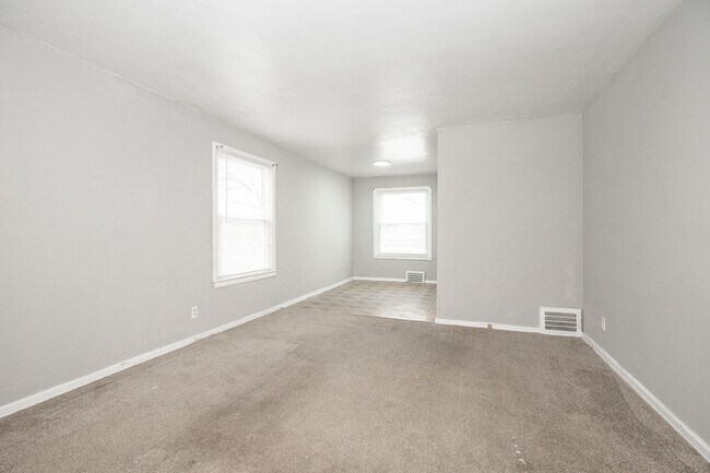 Foto del edificio - 2 BED 1 BATH BEAUTIFUL SINGLE FAMILY HOME