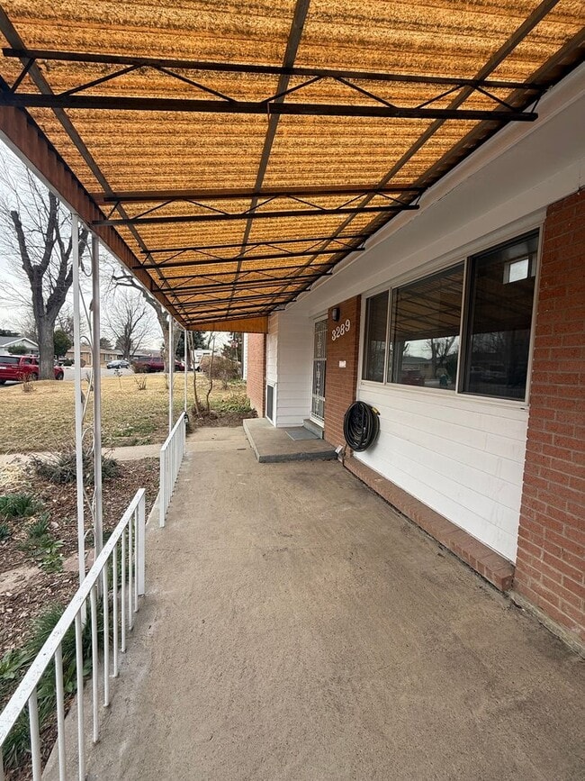 Building Photo - $0 DEPOSIT OPTION, CHARMING 3 BED 2 BATH TRADITIONAL HOME!! HUGE YARD, STEPS FROM PEORIA STATION