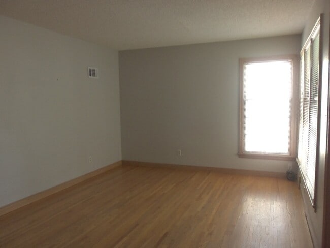 Building Photo - Engaging Cape Cod In An In-town Location!