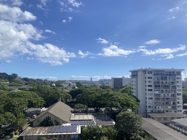 Foto del edificio - Remodeled 1 bedroom 1 bath in Punahou/Wild...