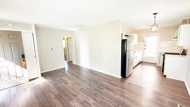 Building Photo - NORTH EAST SIDE 3 BEDROOM HOME AVAILABLE NOW!