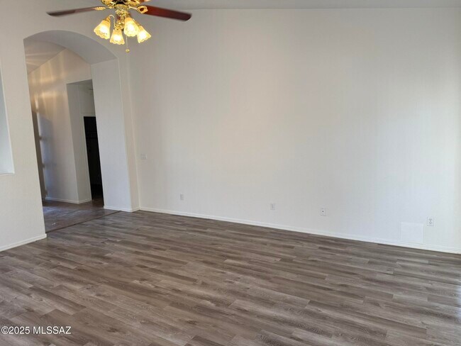 Foto del edificio - 7825 W Scout Rd