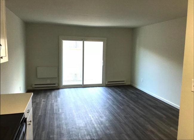 Interior Photo - 319 7th Ave