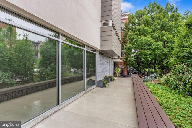 Foto del edificio - 1024 W St NW