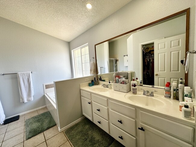 Building Photo - 5420 Kokopelli Ct NW