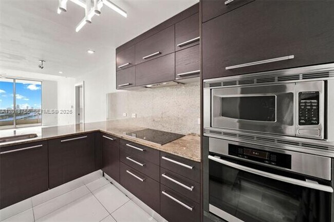 Foto del edificio - 900 Biscayne Blvd