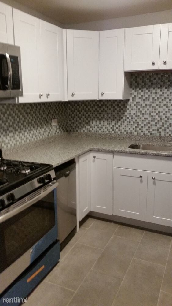 Foto del edificio - 1 br, 1 bath Condo - 2405 W Balmoral Ave