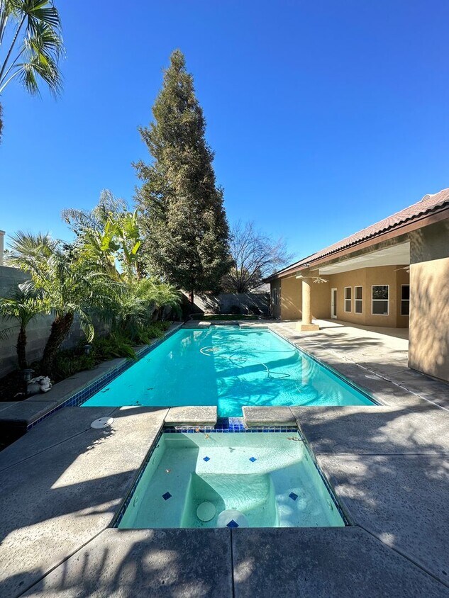 Foto principal - Elegant 4-Bedroom Home in the Prestigious ...