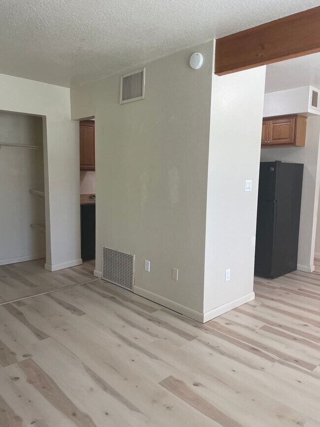 Foto del edificio - 1705 Heatheridge Rd