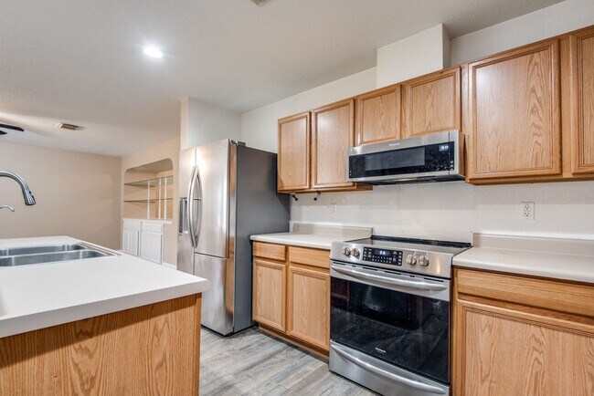 Building Photo - 4 Bedroom 2 1/2 bath Springtree Ranch Subdivision