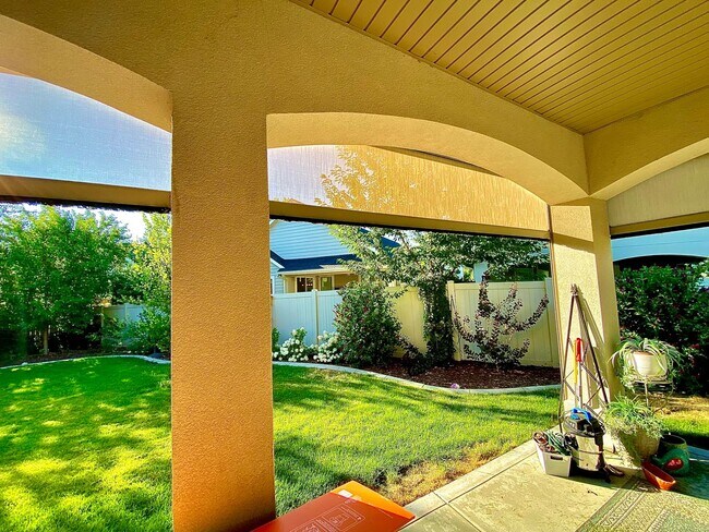 Foto del edificio - Lovely Single Level 2 Bed 2.5 Bath Home with Office in Meridian