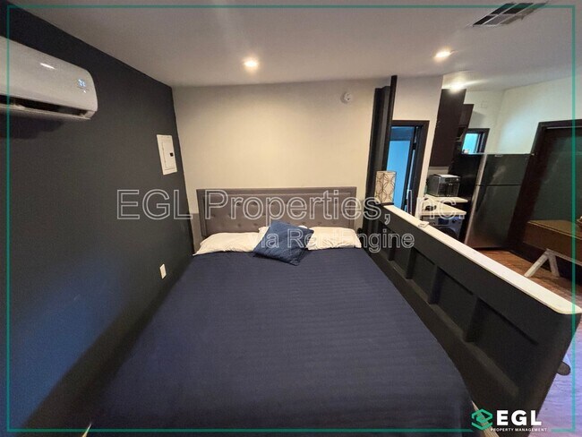 Foto del edificio - 6657 Lindenhurst Ave